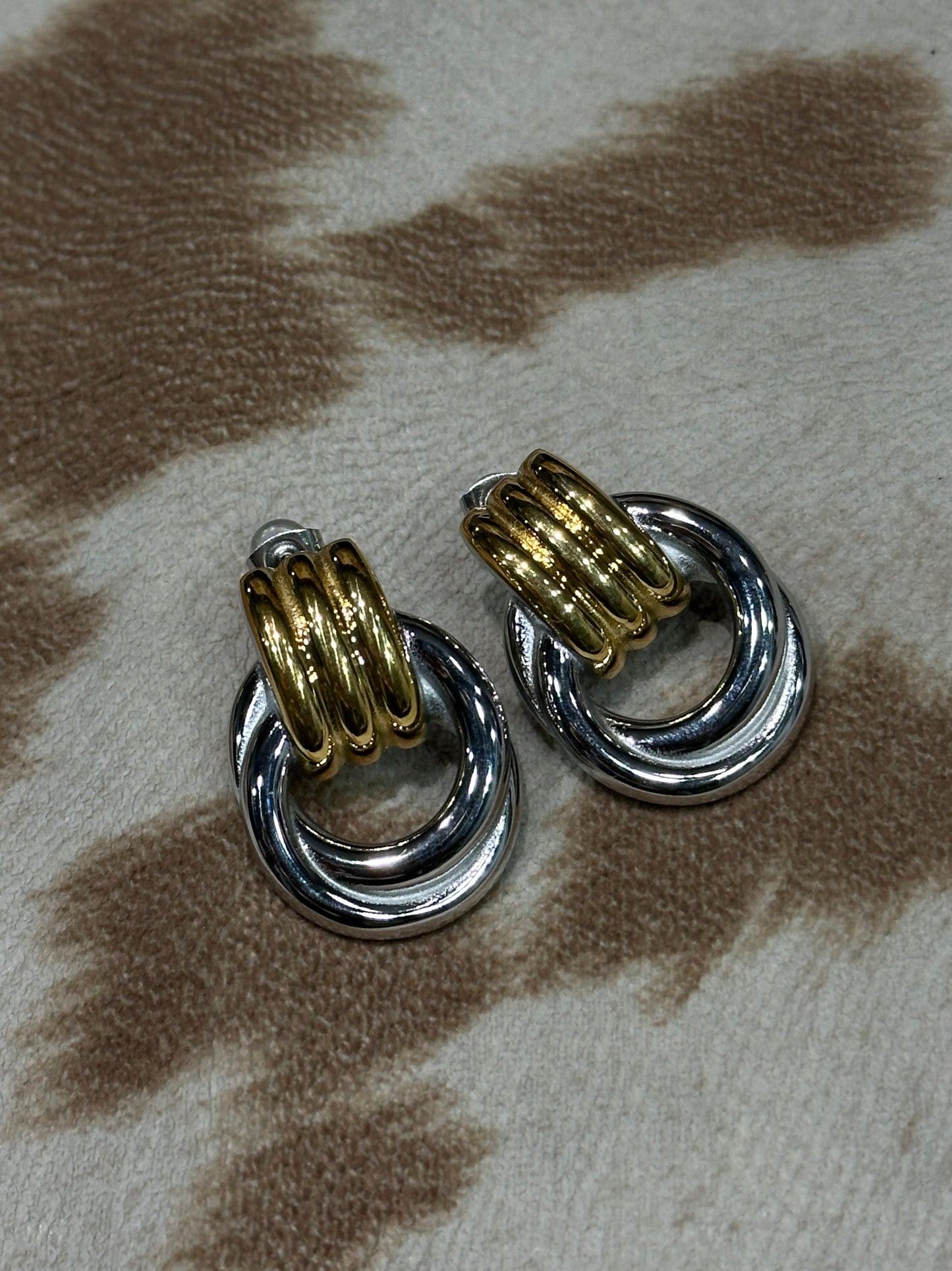 Elegant gold and silver earring