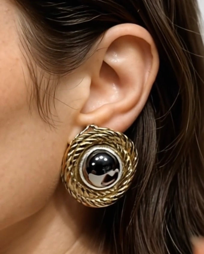 Gold and silver earring